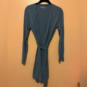 NWOT light robe from VS, lace edges